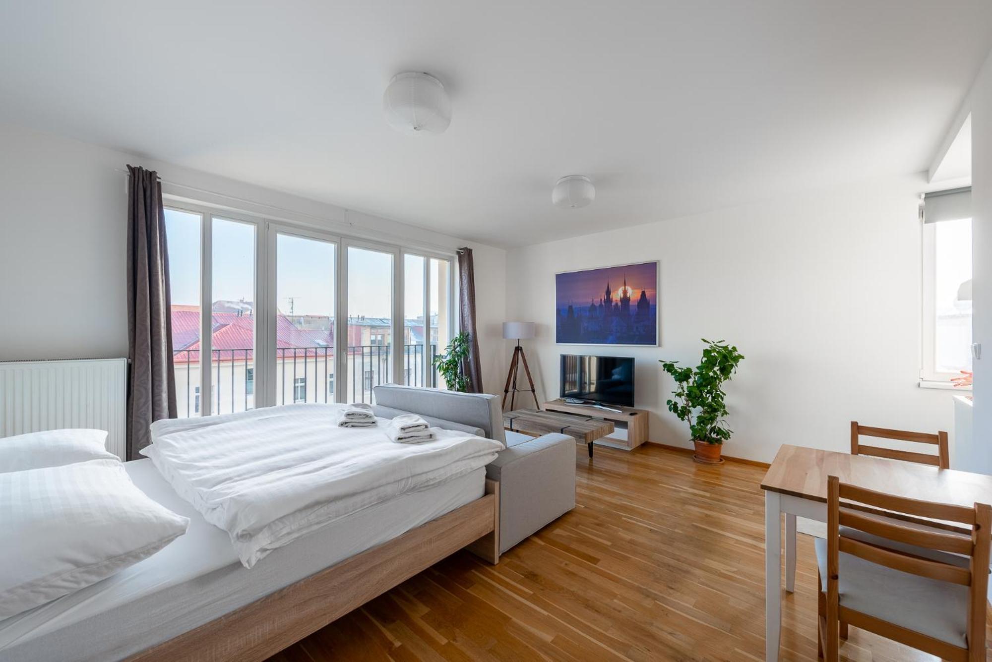 Sunny Safron Apartment Praha Bagian luar foto