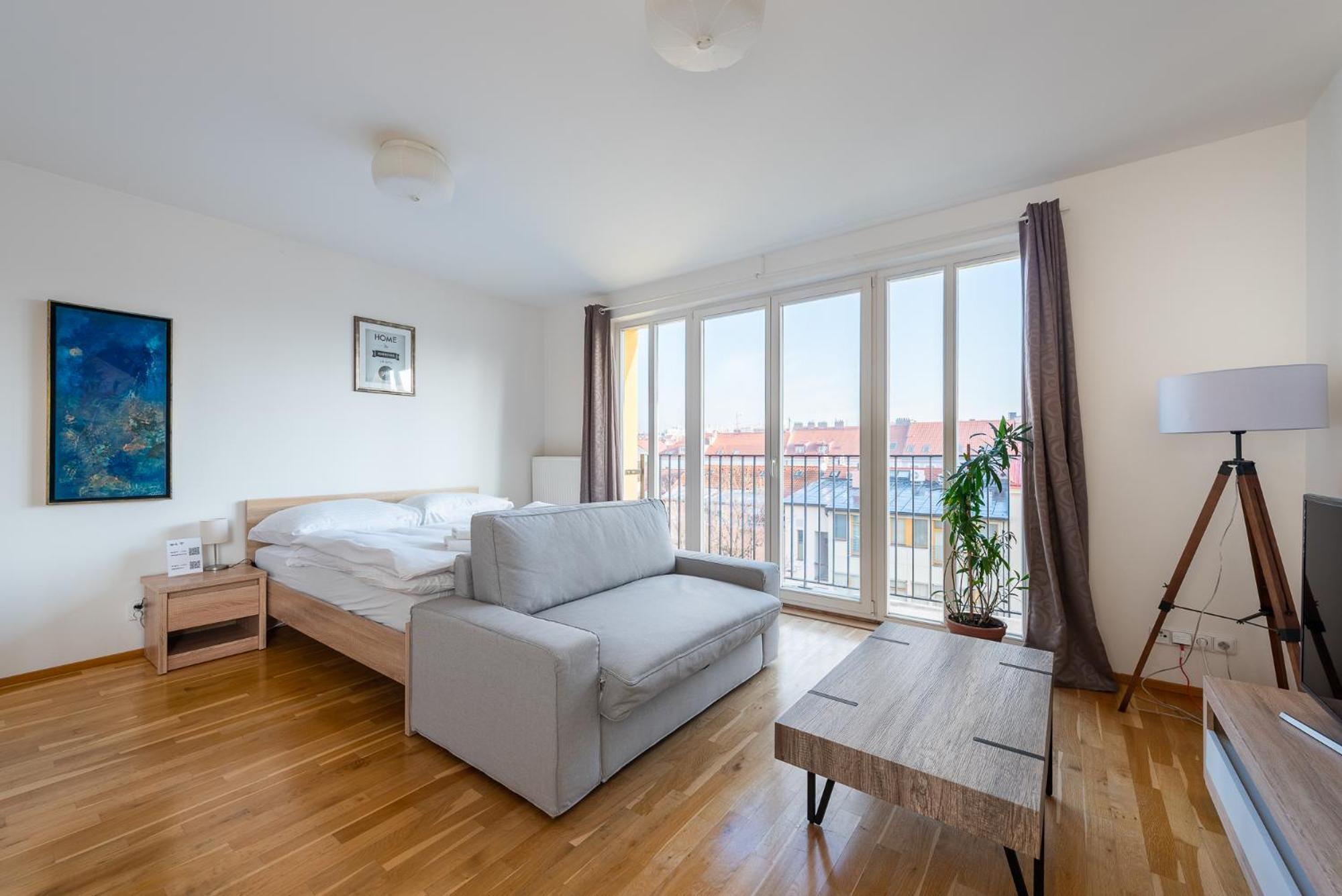 Sunny Safron Apartment Praha Bagian luar foto
